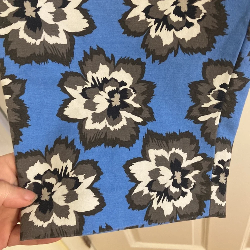 Lane Bryant Blue Floral Capris - Picture 3 of 8